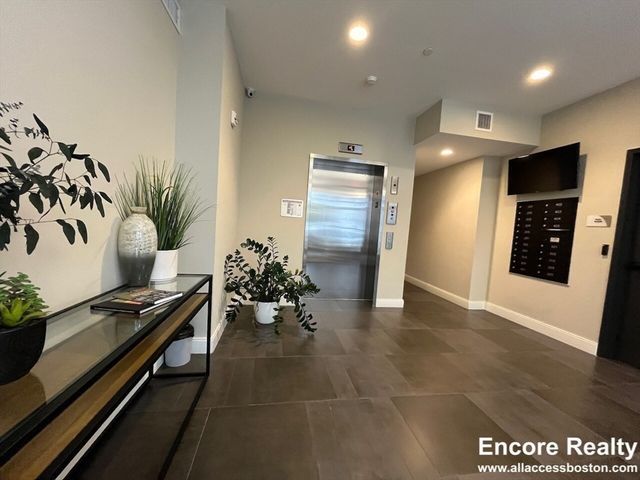 1 Everett St. 305, Boston, MA 02134
