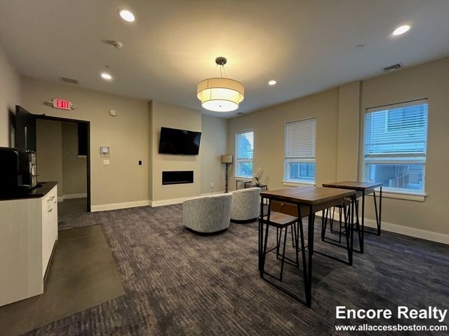 1 Everett St. 305, Boston, MA 02134