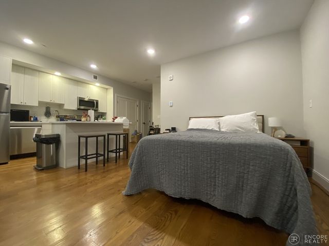1 Everett St. 305, Boston, MA 02134
