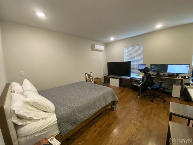 1 Everett St. 305, Boston, MA 02134