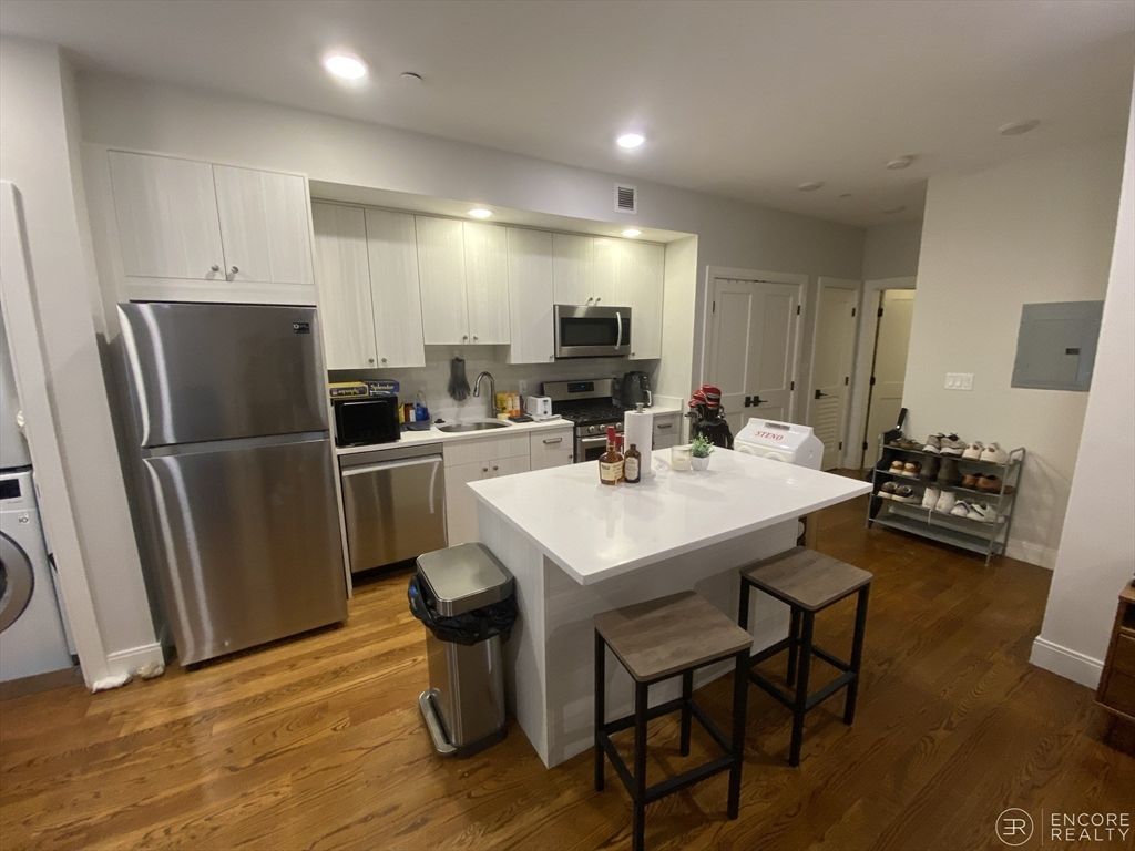 1 Everett St. 305, Boston, MA 02134