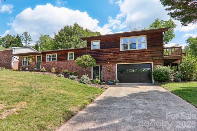 401 Lower Grassy Branch Road, Asheville, NC 28805