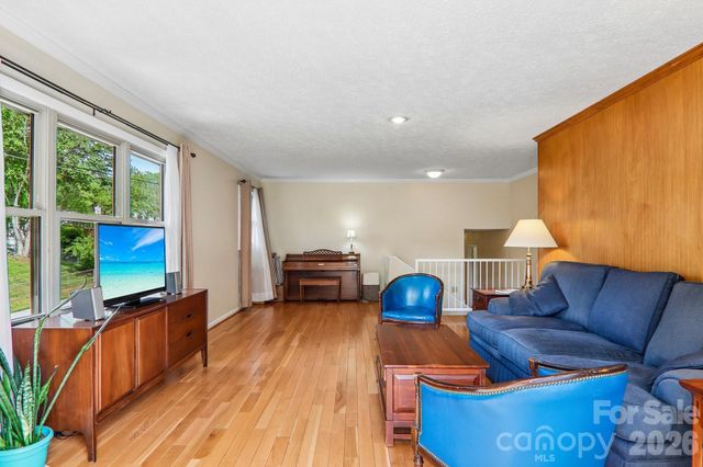 401 Lower Grassy Branch Road, Asheville, NC 28805