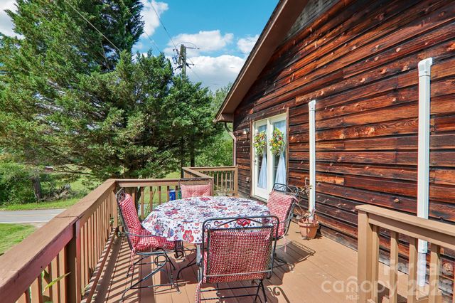401 Lower Grassy Branch Road, Asheville, NC 28805