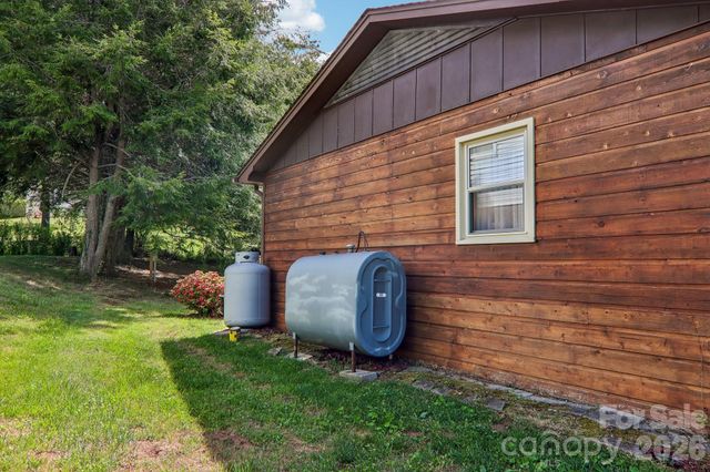 401 Lower Grassy Branch Road, Asheville, NC 28805
