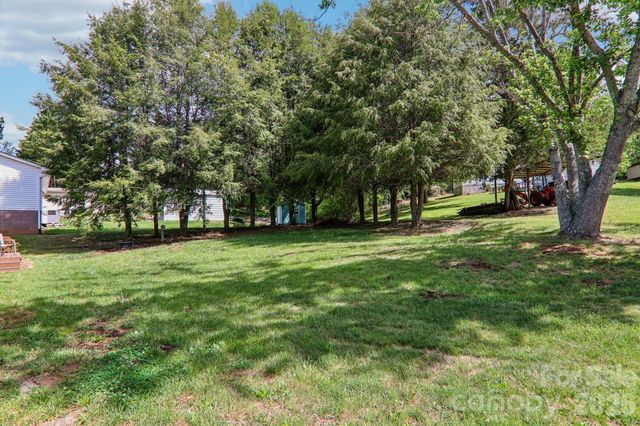 401 Lower Grassy Branch Road, Asheville, NC 28805