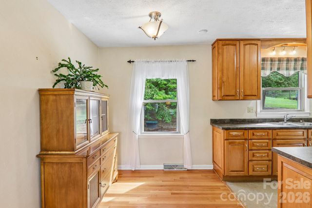 401 Lower Grassy Branch Road, Asheville, NC 28805
