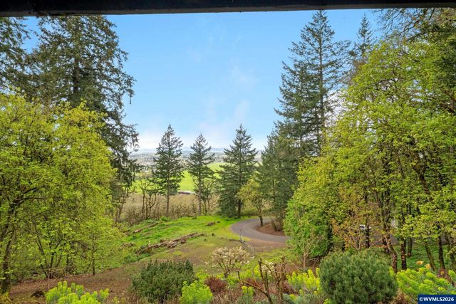 1290 Linnwood Dr NE, Albany, OR 97322