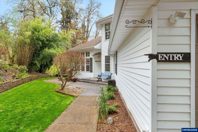 1290 Linnwood Dr NE, Albany, OR 97322
