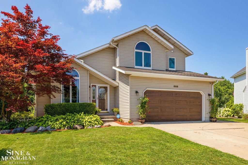 886 Montana Street, Marysville, MI 48040