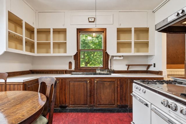 26 Walnut Pl, Newton, MA 02460