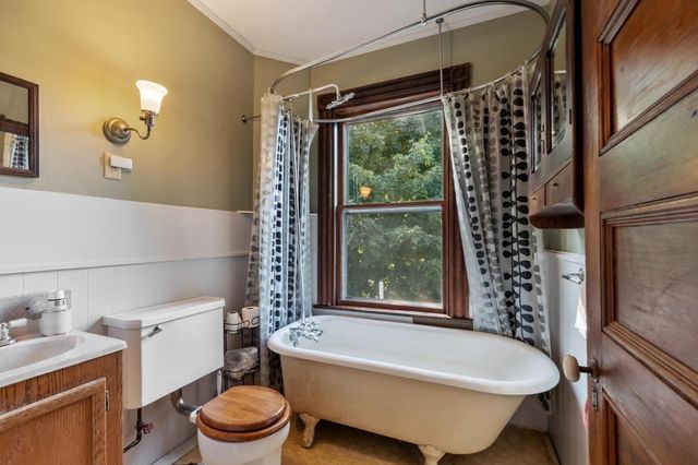 26 Walnut Pl, Newton, MA 02460