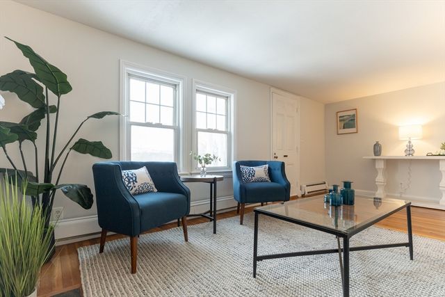 8 Hillview Ter, Westwood, MA 02090