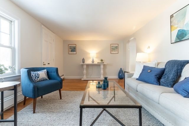 8 Hillview Ter, Westwood, MA 02090