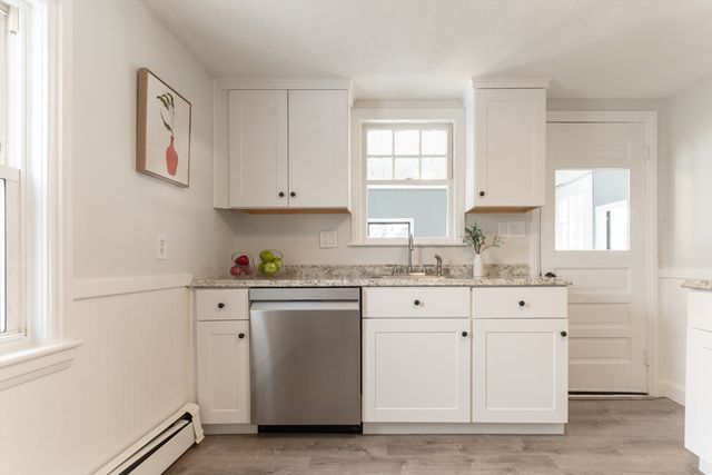 8 Hillview Ter, Westwood, MA 02090