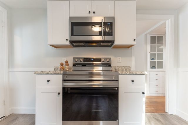 8 Hillview Ter, Westwood, MA 02090