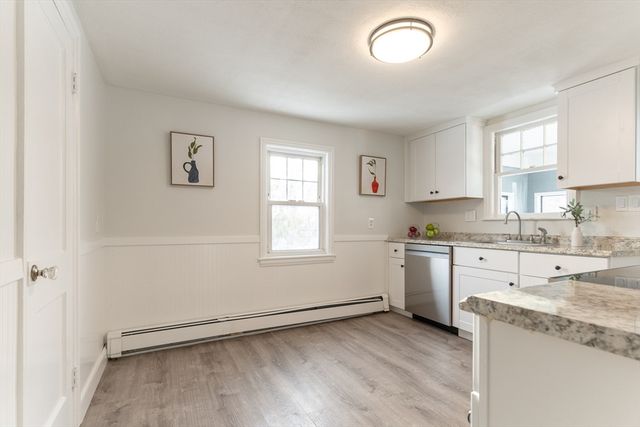 8 Hillview Ter, Westwood, MA 02090