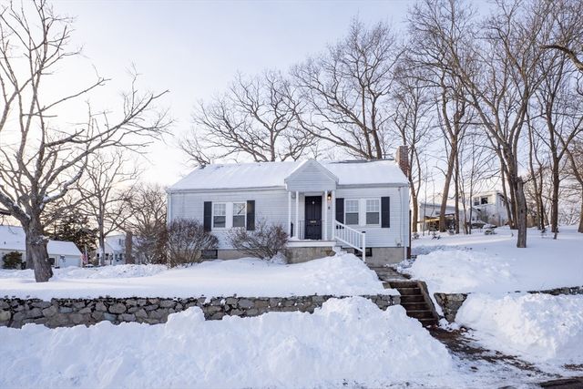 8 Hillview Ter, Westwood, MA 02090