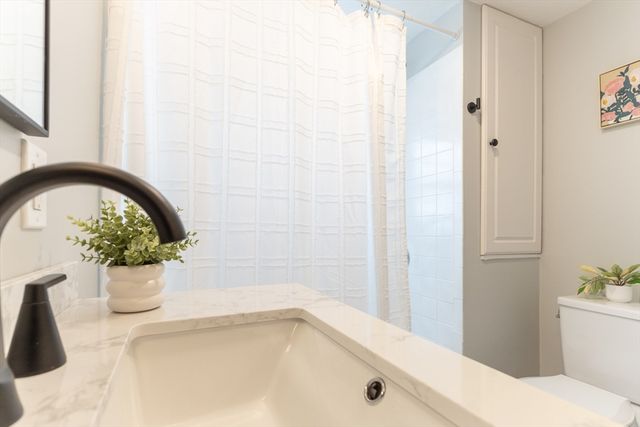 8 Hillview Ter, Westwood, MA 02090