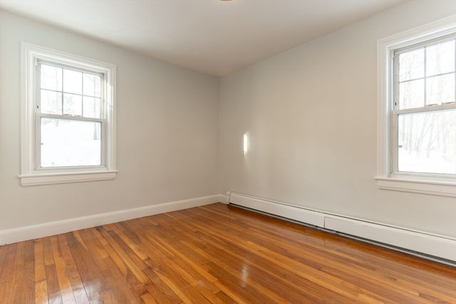 8 Hillview Ter, Westwood, MA 02090