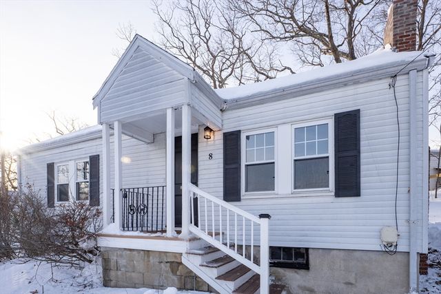 8 Hillview Ter, Westwood, MA 02090