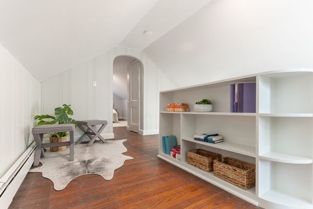 8 Hillview Ter, Westwood, MA 02090