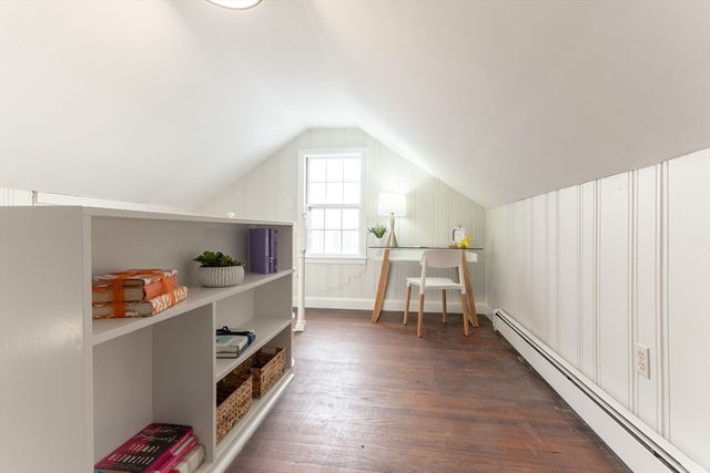 8 Hillview Ter, Westwood, MA 02090