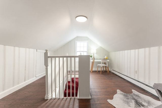 8 Hillview Ter, Westwood, MA 02090