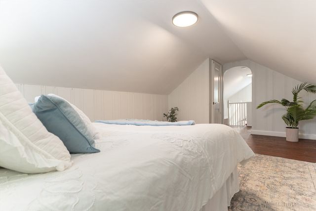 8 Hillview Ter, Westwood, MA 02090