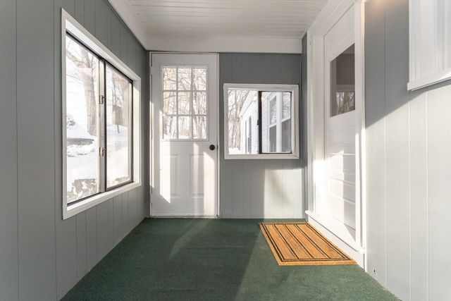 8 Hillview Ter, Westwood, MA 02090