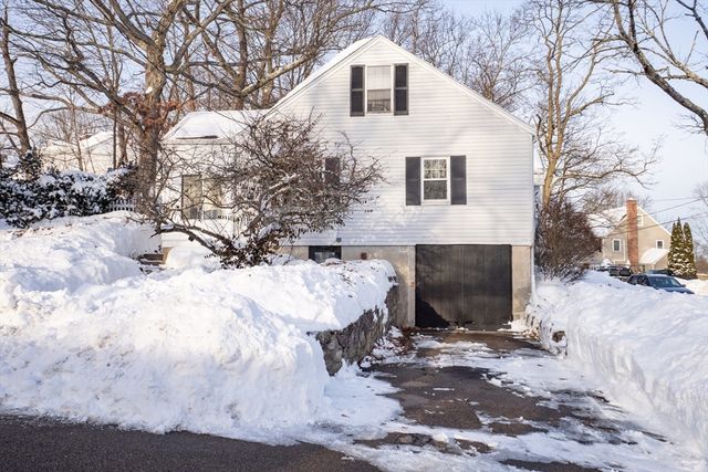 8 Hillview Ter, Westwood, MA 02090