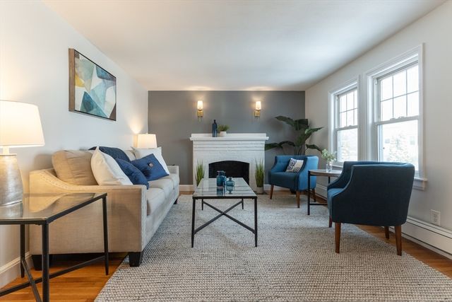 8 Hillview Ter, Westwood, MA 02090