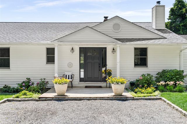 31B Club Lane, Remsenburg, NY 11960