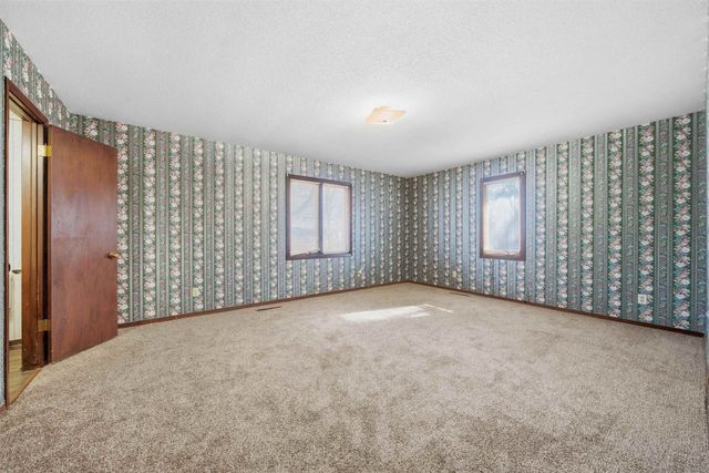 209 W Garnett Ct, Garden Plain, KS 67050