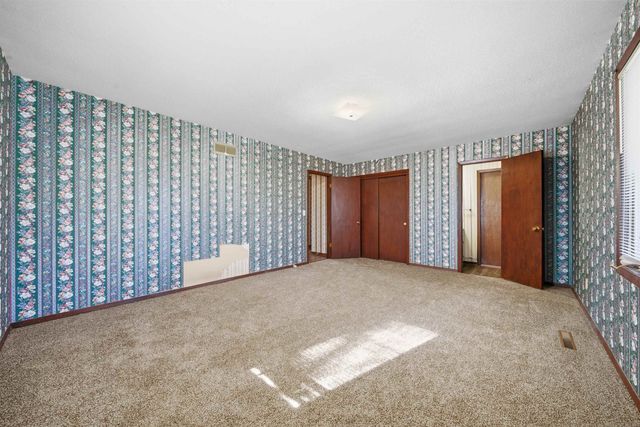 209 W Garnett Ct, Garden Plain, KS 67050