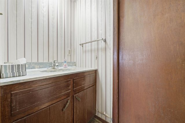 209 W Garnett Ct, Garden Plain, KS 67050