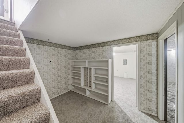 209 W Garnett Ct, Garden Plain, KS 67050