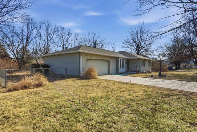 209 W Garnett Ct, Garden Plain, KS 67050