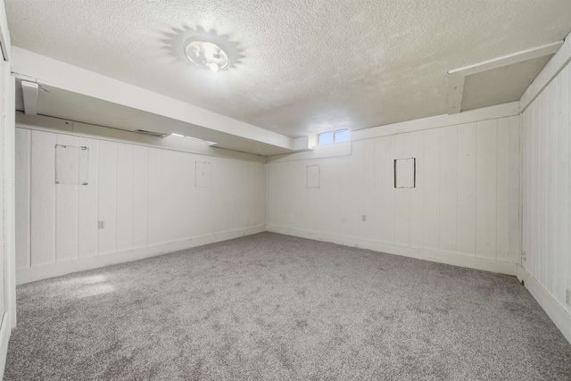 209 W Garnett Ct, Garden Plain, KS 67050