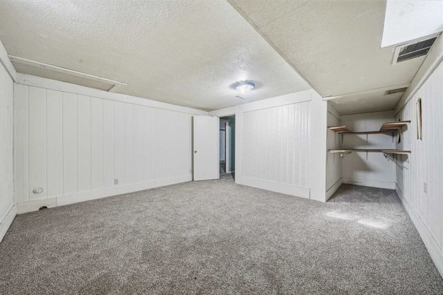 209 W Garnett Ct, Garden Plain, KS 67050