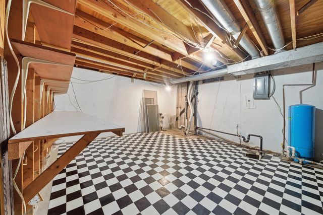 209 W Garnett Ct, Garden Plain, KS 67050