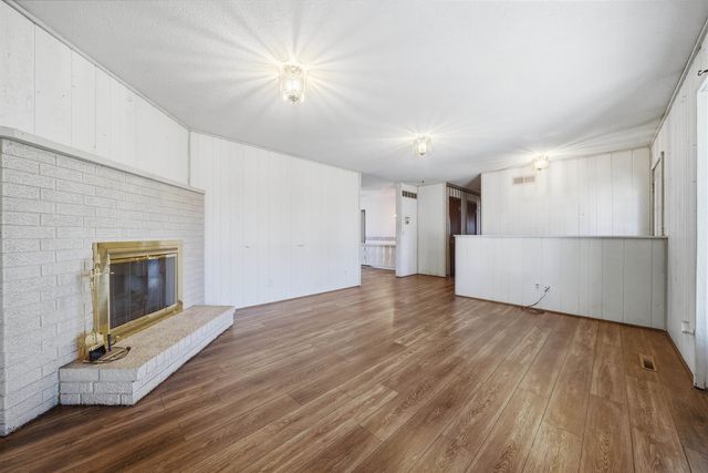 209 W Garnett Ct, Garden Plain, KS 67050