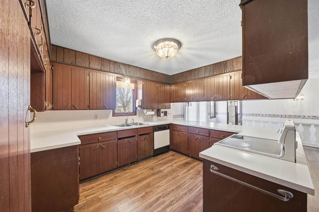 209 W Garnett Ct, Garden Plain, KS 67050