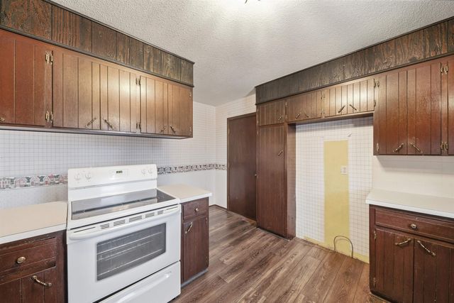 209 W Garnett Ct, Garden Plain, KS 67050