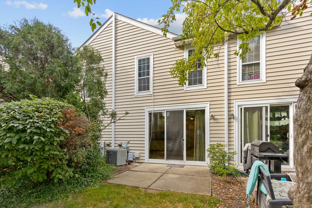 1181 Regency Drive, Schaumburg, IL 60193