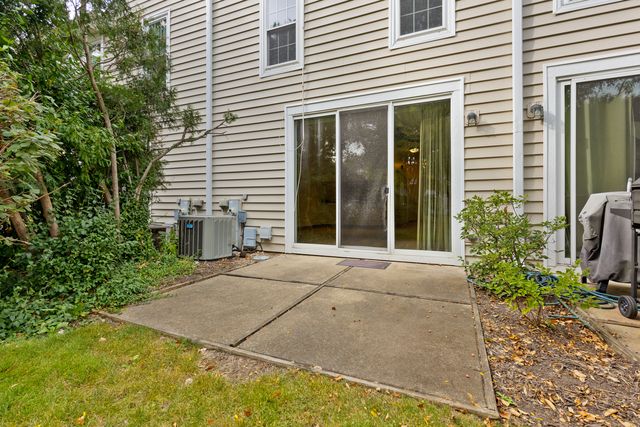 1181 Regency Drive, Schaumburg, IL 60193