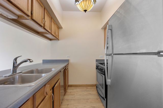 1181 Regency Drive, Schaumburg, IL 60193