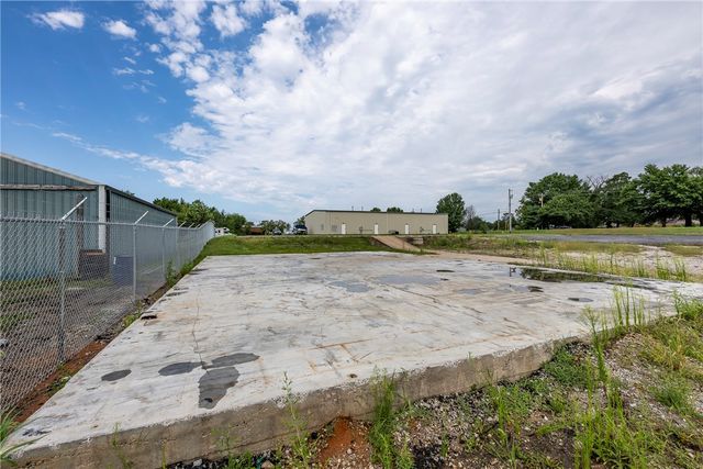 2757 Robinson Avenue, Springdale, AR 72764