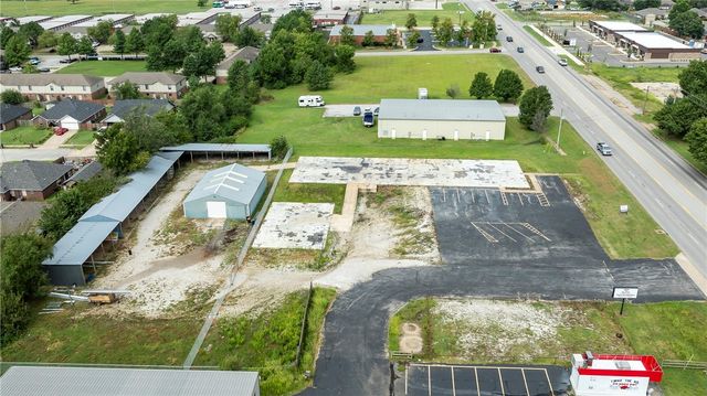 2757 Robinson Avenue, Springdale, AR 72764