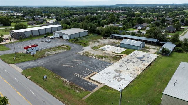 2757 Robinson Avenue, Springdale, AR 72764